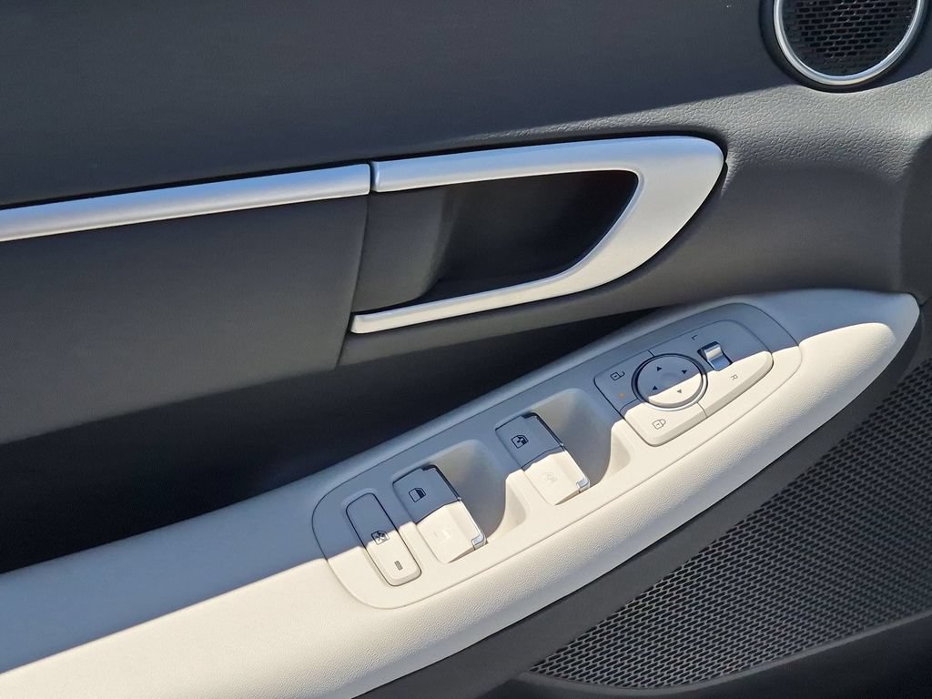Used 2025 Hyundai Sonata SEL FWD image 13