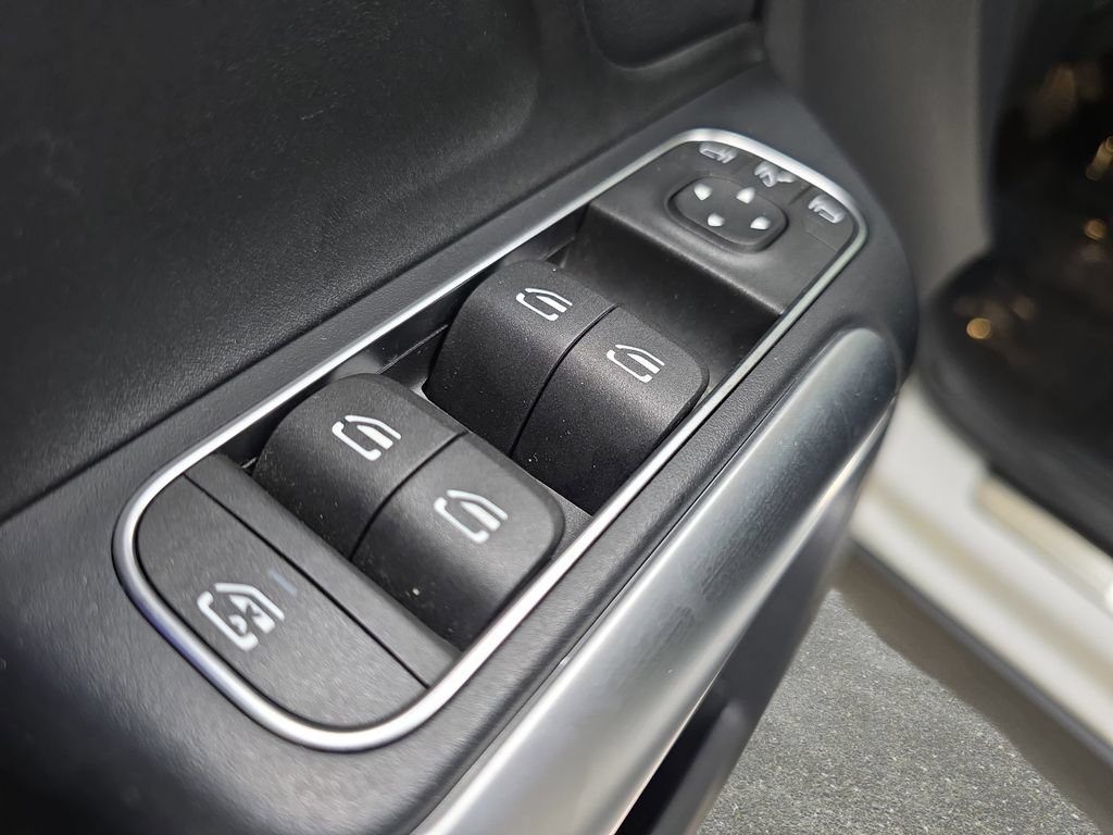 Used 2025 Mercedes-Benz GLA 250 4MATIC image 26