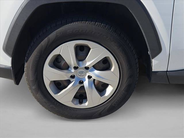 Used 2021 Toyota RAV4 LE FWD image 16