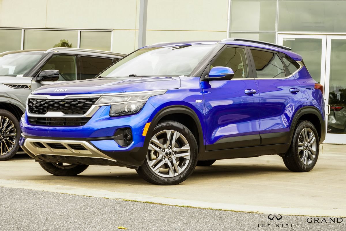 Used 2023 Kia Seltos S w/ Navigation Package