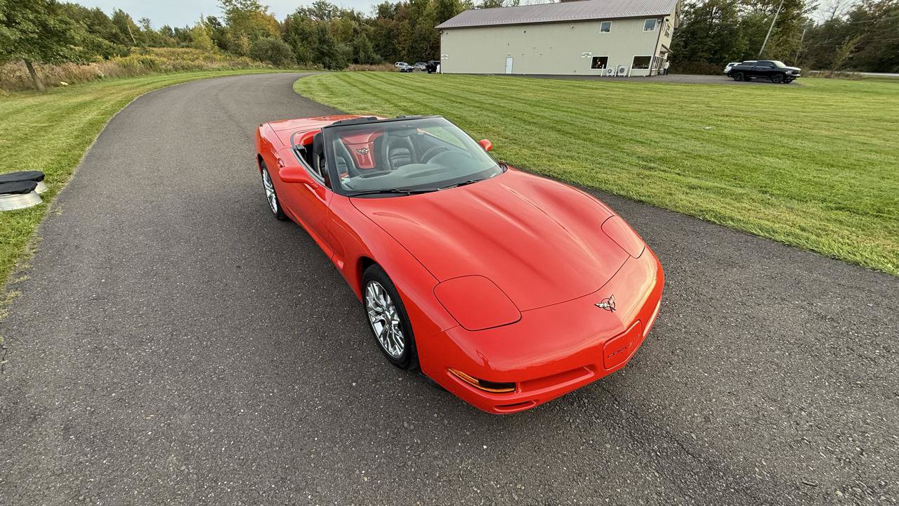 Used 2001 Chevrolet Corvette Convertible w/ Preferred Equipment Group1 RWD image 9