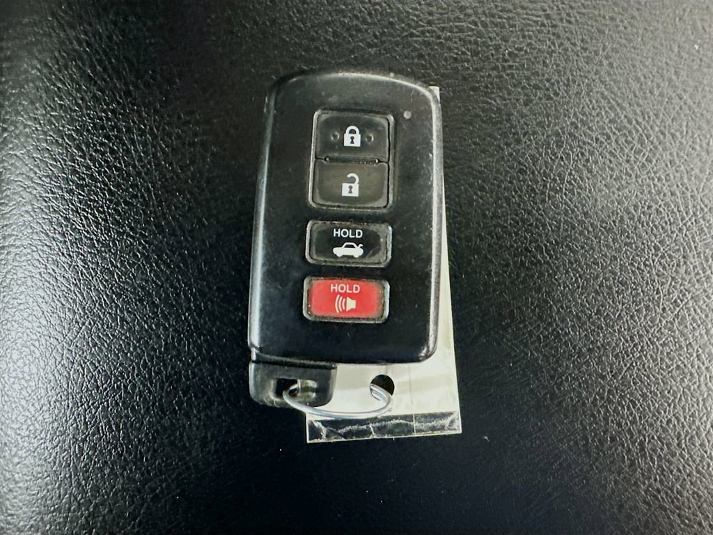 Used 2014 Toyota Camry SE w/ Leather Package FWD image 40