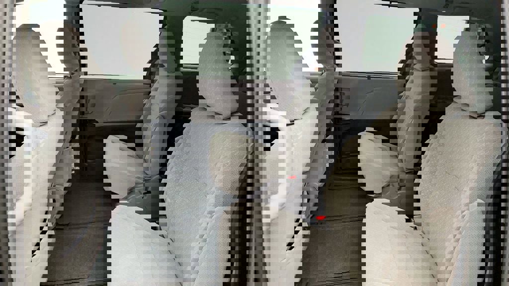 Used 2017 Toyota Sienna LE image 20