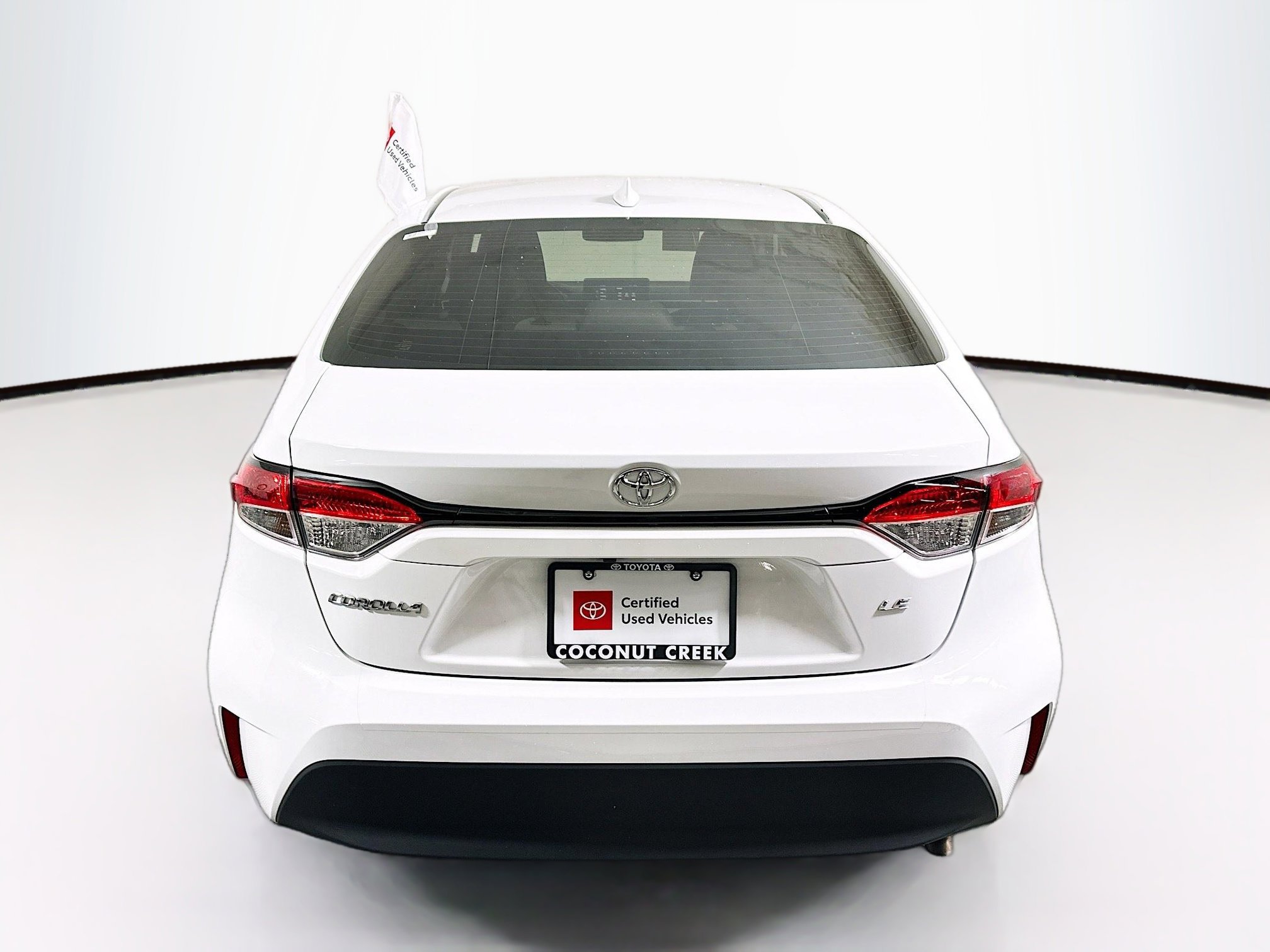 Used 2025 Toyota Corolla LE FWD image 4