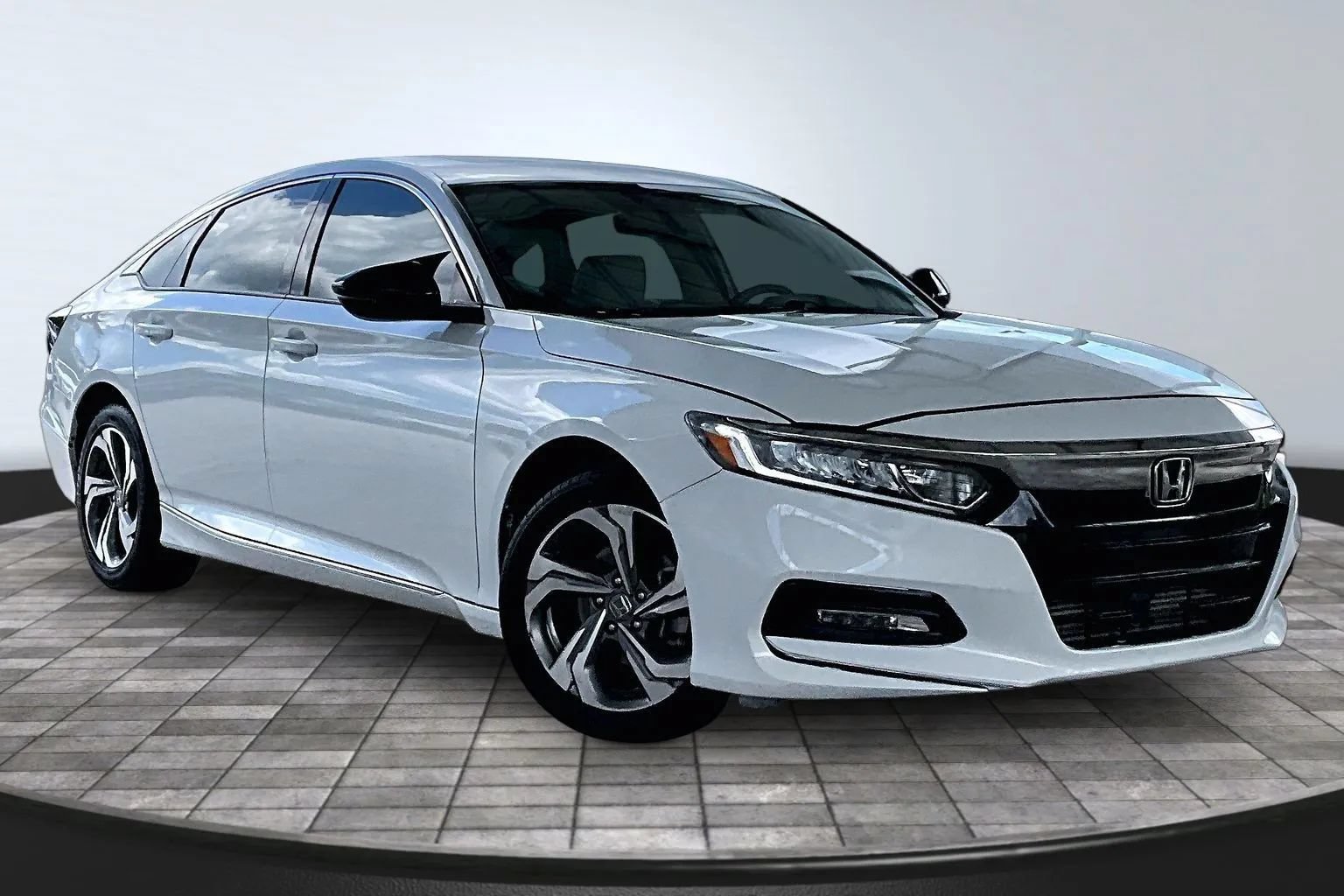 Used 2018 Honda Accord EX-L image 3