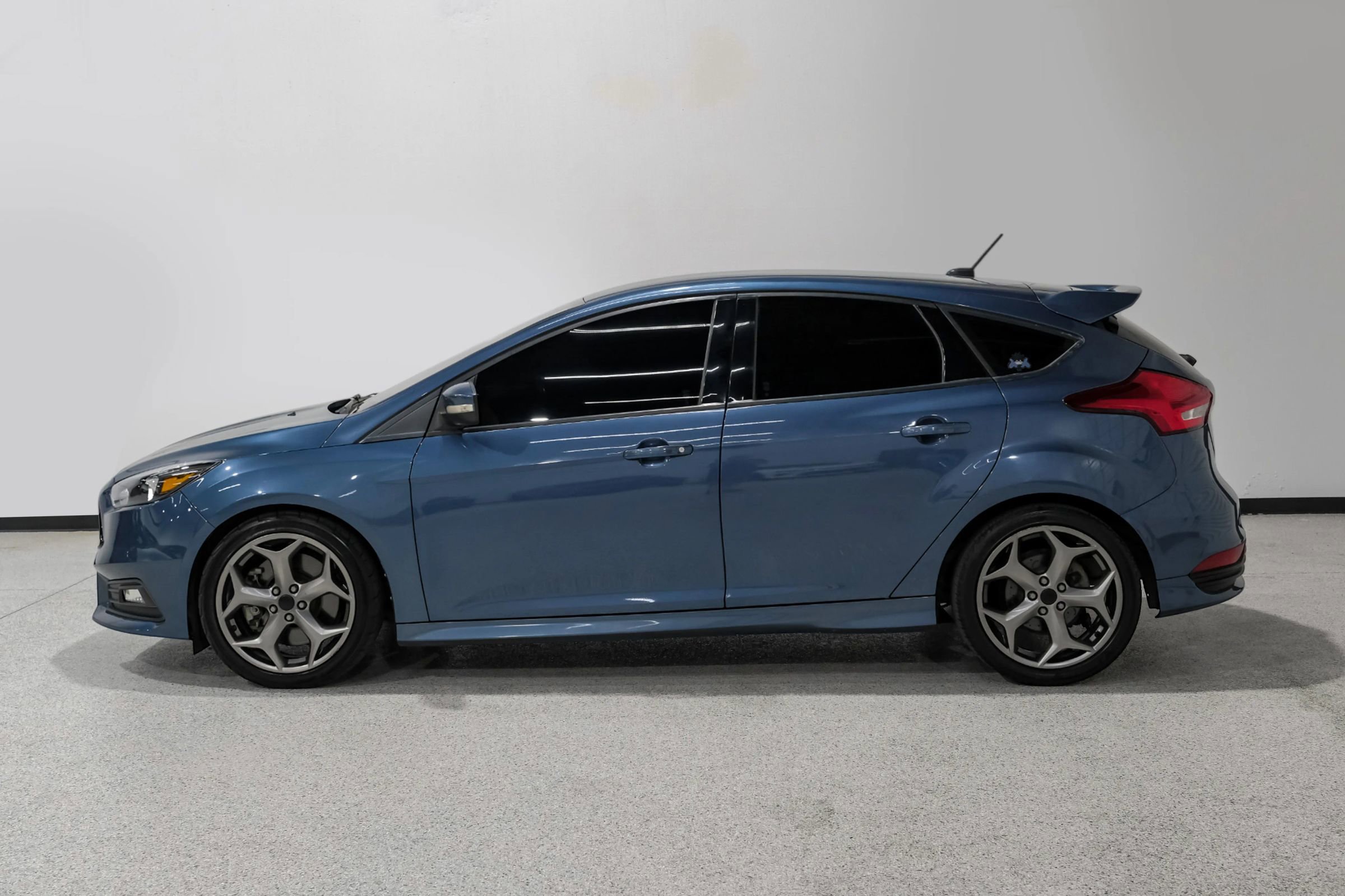 Used 2018 Ford Focus ST image 9