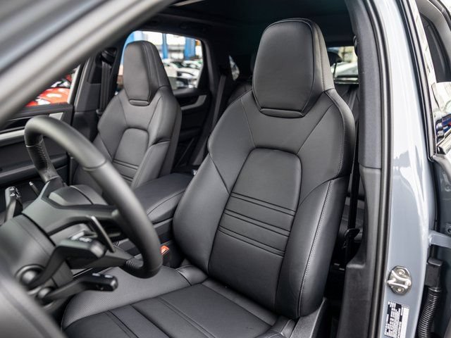 New 2026 Porsche Cayenne S AWD/4WD image 5