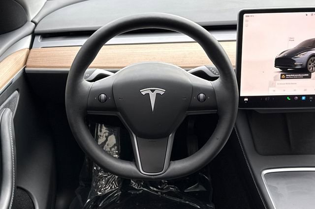 Used 2025 Tesla Model Y Long Range image 19