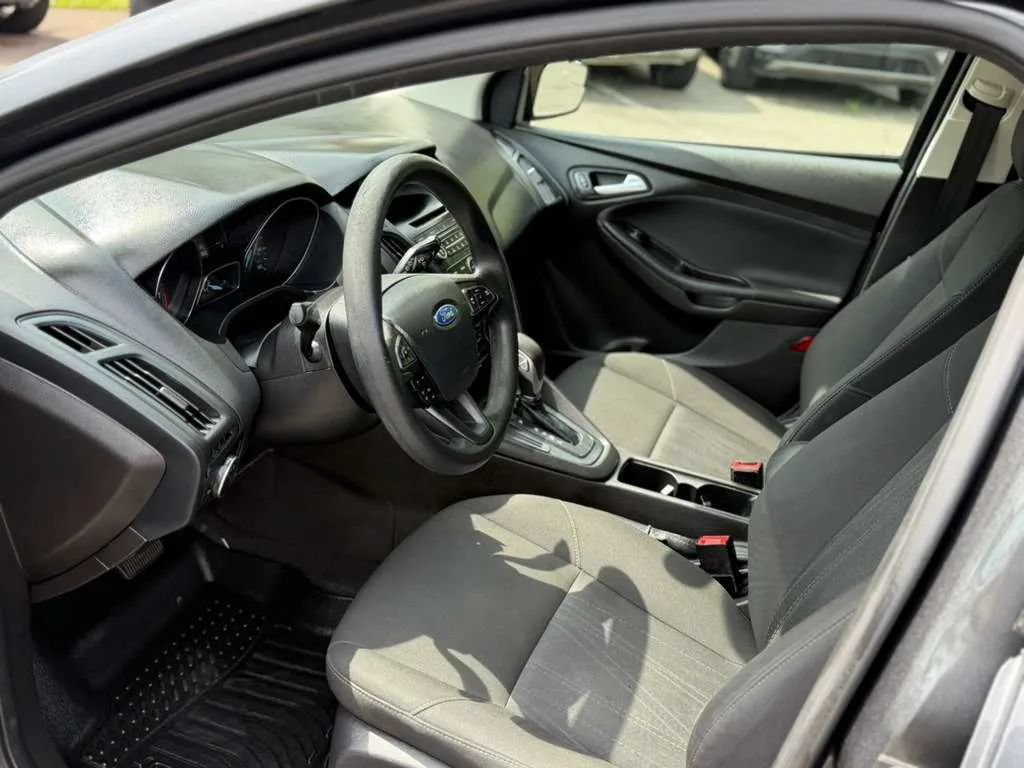 Used 2017 Ford Focus SE FWD image 9