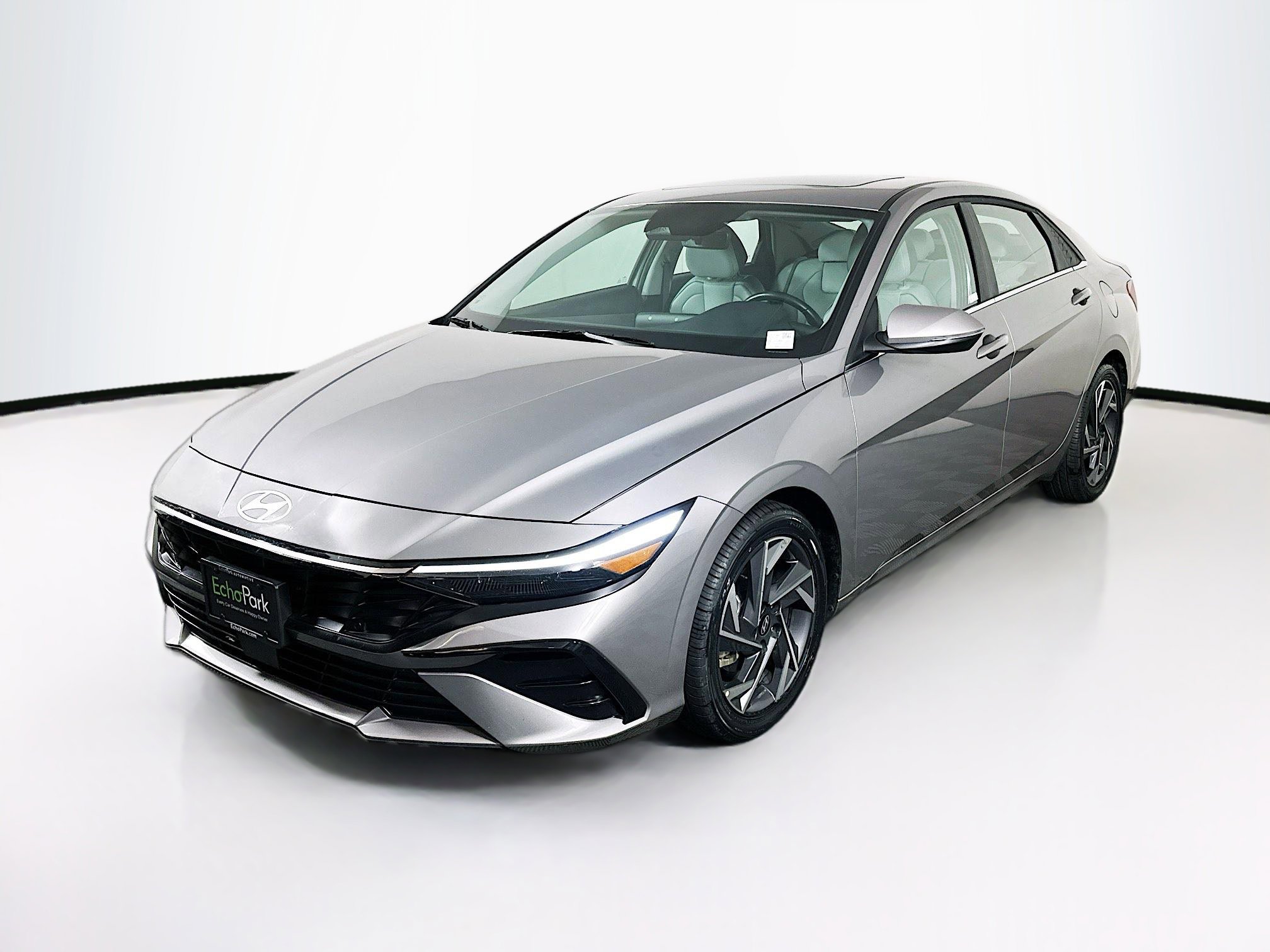 Used 2025 Hyundai Elantra Limited image 3