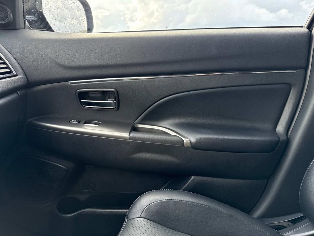 Used 2025 Mitsubishi Outlander Sport SEL image 23