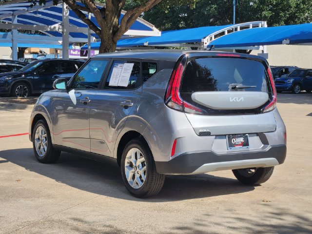 Used 2025 Kia Soul LX w/ LX Technology Package FWD image 3