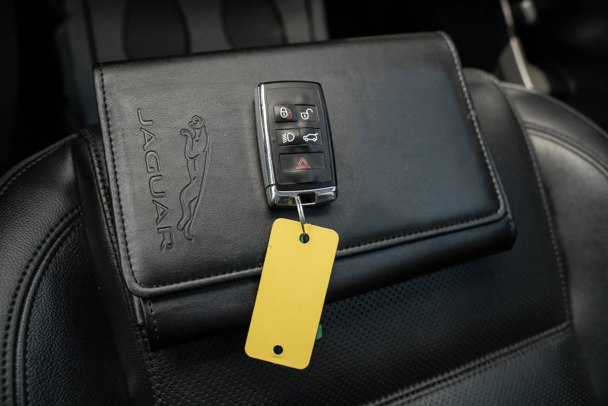 Used 2020 Jaguar E-PACE SE image 34