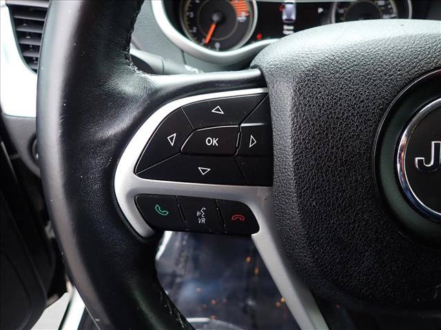 Used 2016 Jeep Cherokee Trailhawk AWD/4WD image 14