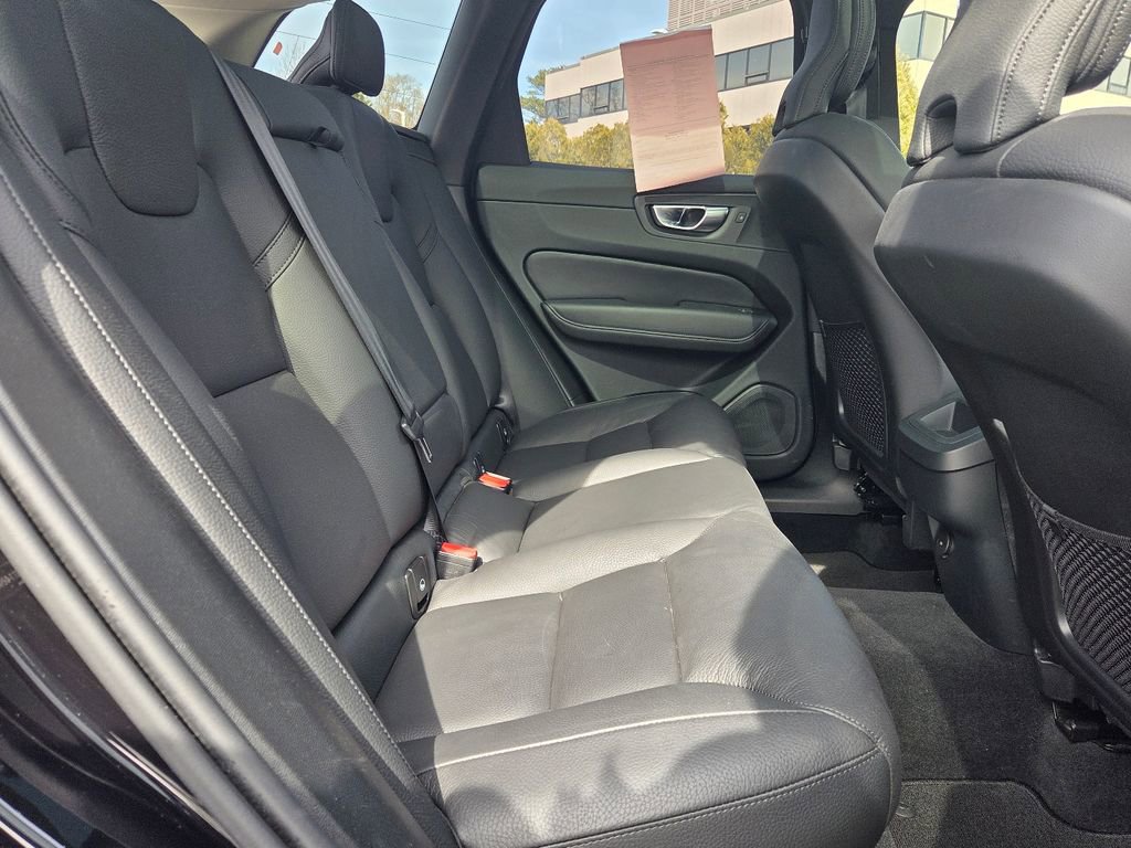 Used 2025 Volvo XC60 B5 Plus image 31