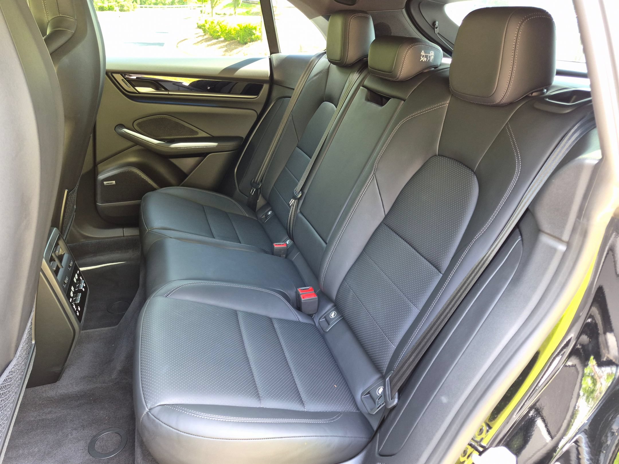 Certified 2025 Porsche Macan 4 Electric AWD/4WD image 27