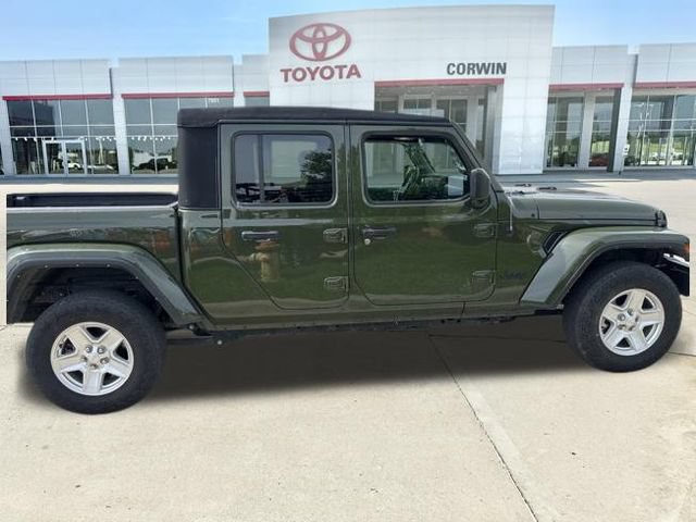 Used 2022 Jeep Gladiator Sport AWD/4WD image 4