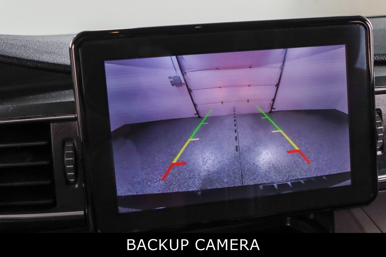 Used 2023 Ford Explorer XLT w/ Equipment Group 202A RWD image 18