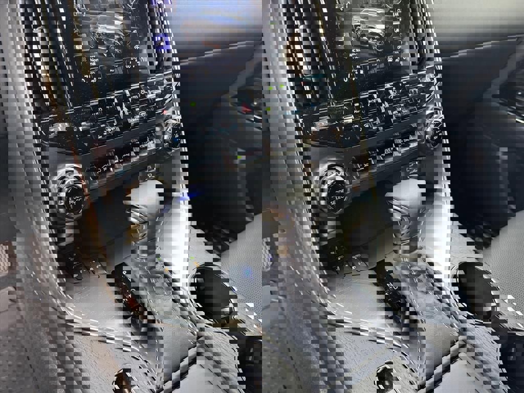 Used 2024 Lexus LX 600 4WD w/ Luxury Package image 18