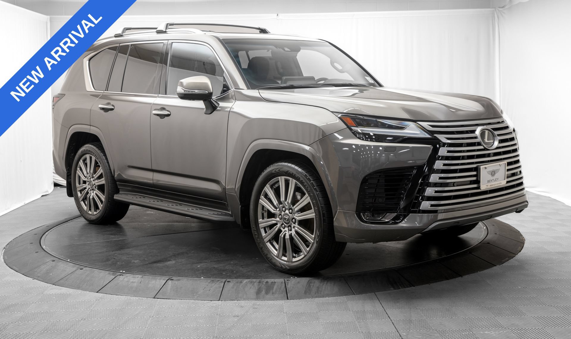 Used 2022 Lexus LX 600 4WD w/ Accessory Package (Z1) image 9