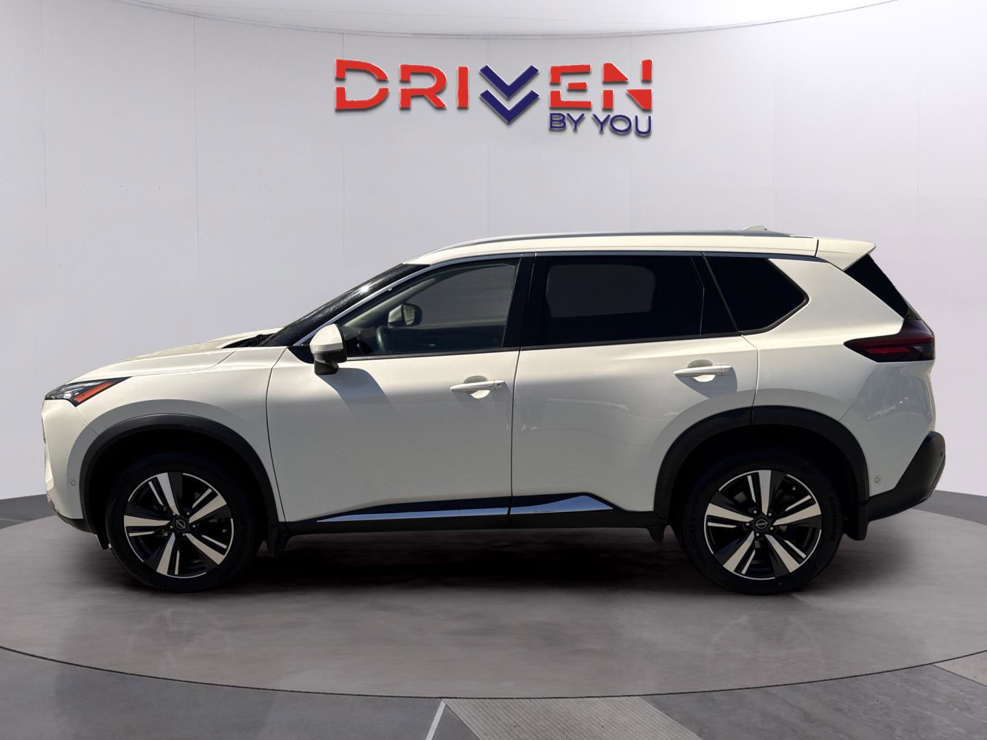 Used 2023 Nissan Rogue SL w/ SL Premium Package FWD image 2