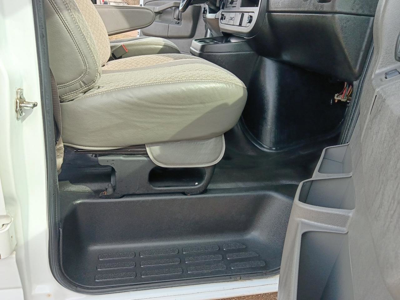 Used 2022 Chevrolet Express 3500 LS RWD image 19