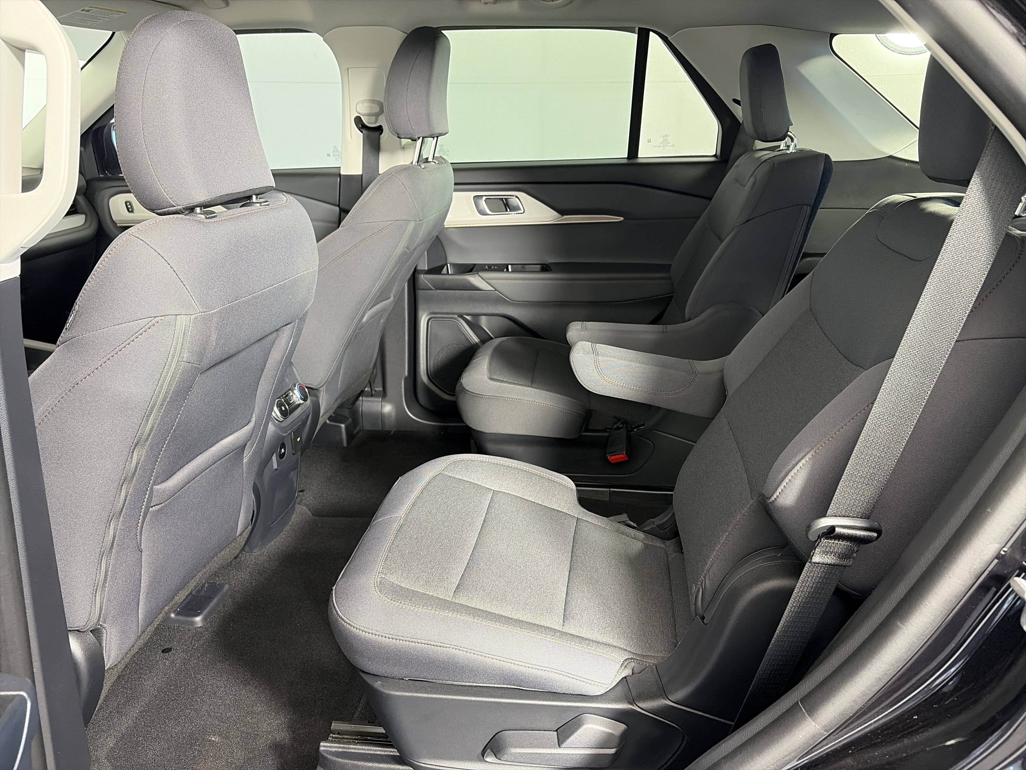 Used 2025 Ford Explorer Active image 7