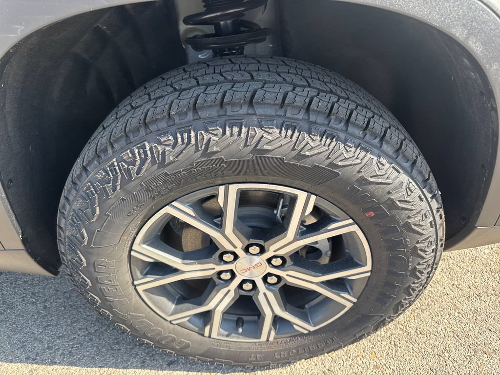 New 2026 GMC Acadia AT4 w/ Luxury Package AWD/4WD image 10