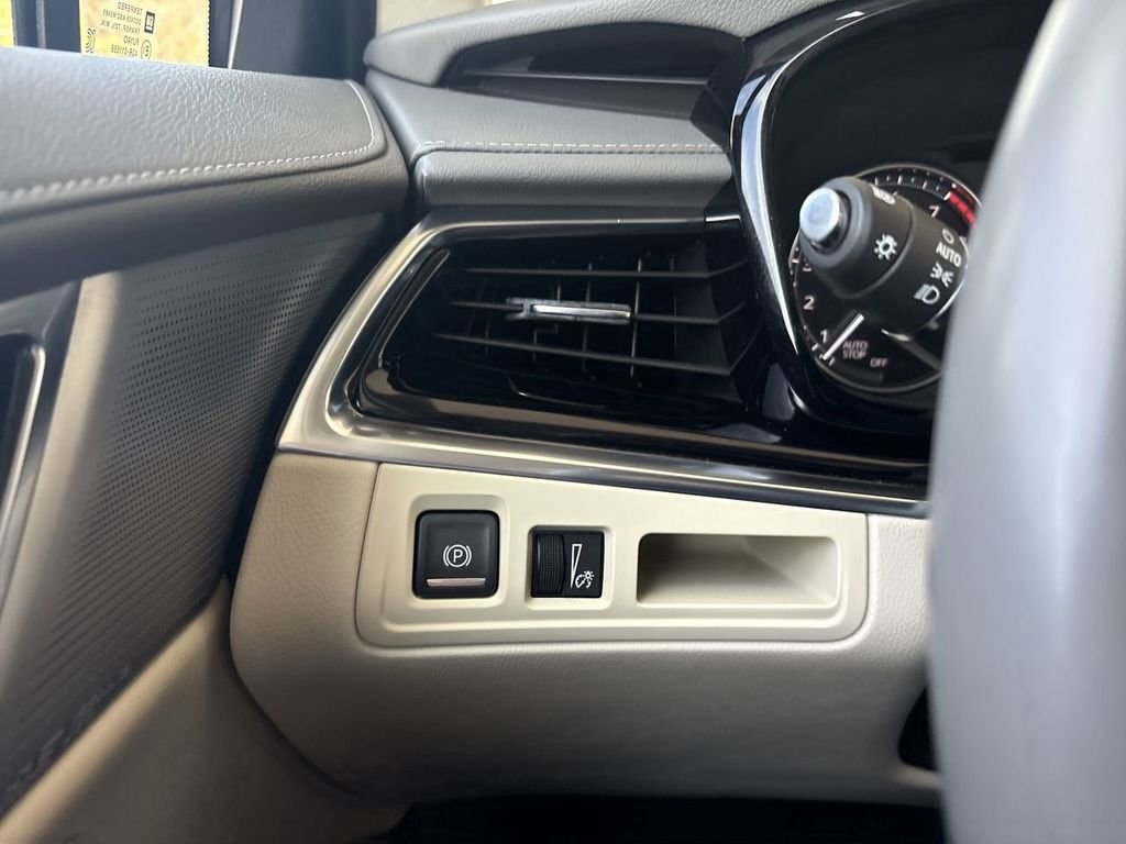 Certified 2025 Cadillac XT6 Premium Luxury AWD/4WD image 18