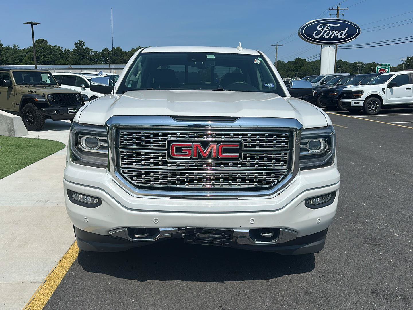 Used 2017 GMC Sierra 1500 Denali w/ Denali Ultimate Package AWD/4WD image 2