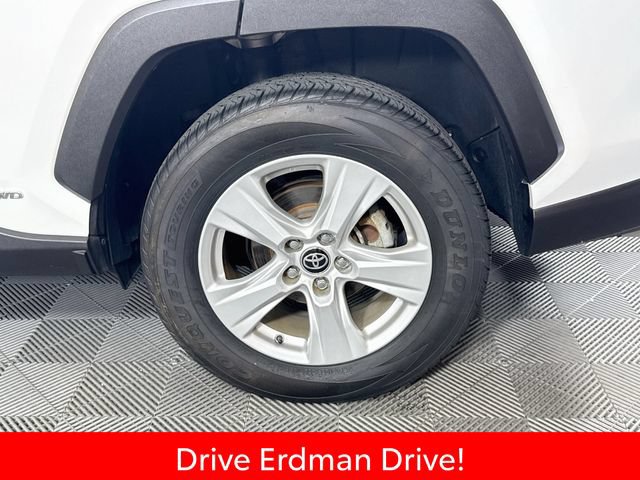 Certified 2020 Toyota RAV4 XLE w/ Convenience Package AWD/4WD image 4