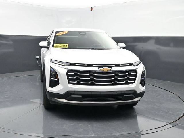 Used 2025 Chevrolet Equinox LT FWD image 2