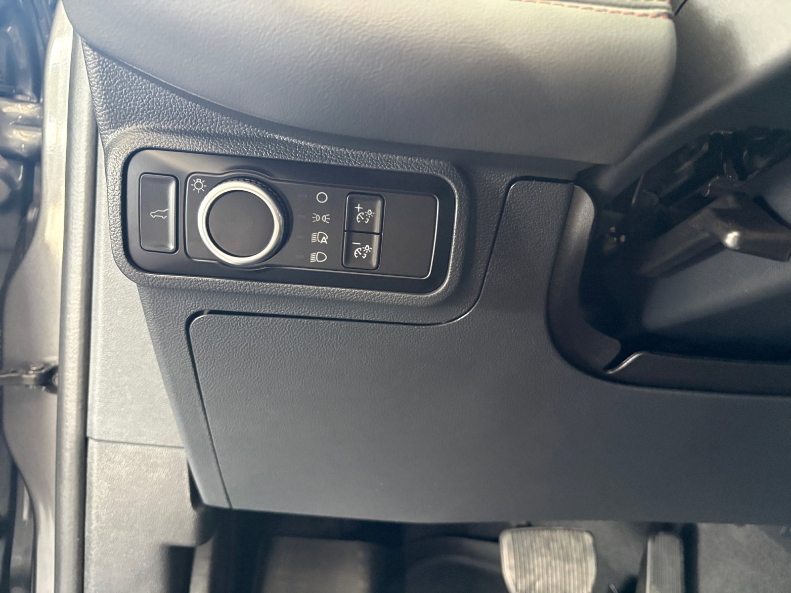 Used 2025 Ford Explorer Active RWD image 22