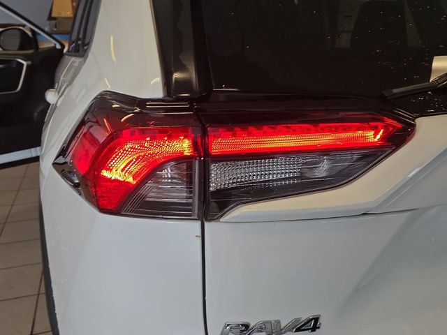 Used 2021 Toyota RAV4 XLE w/ Carpet Mat Package (TMS) image 27