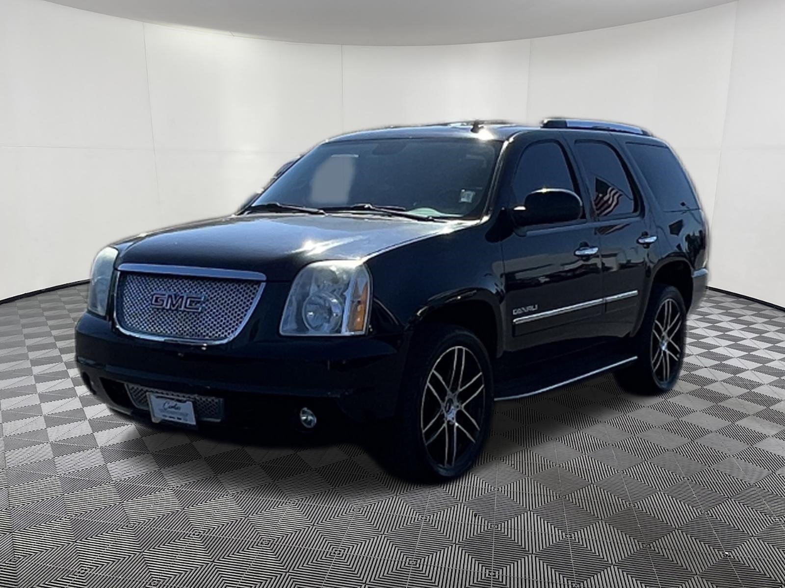Used 2010 GMC Yukon Denali AWD/4WD image 3