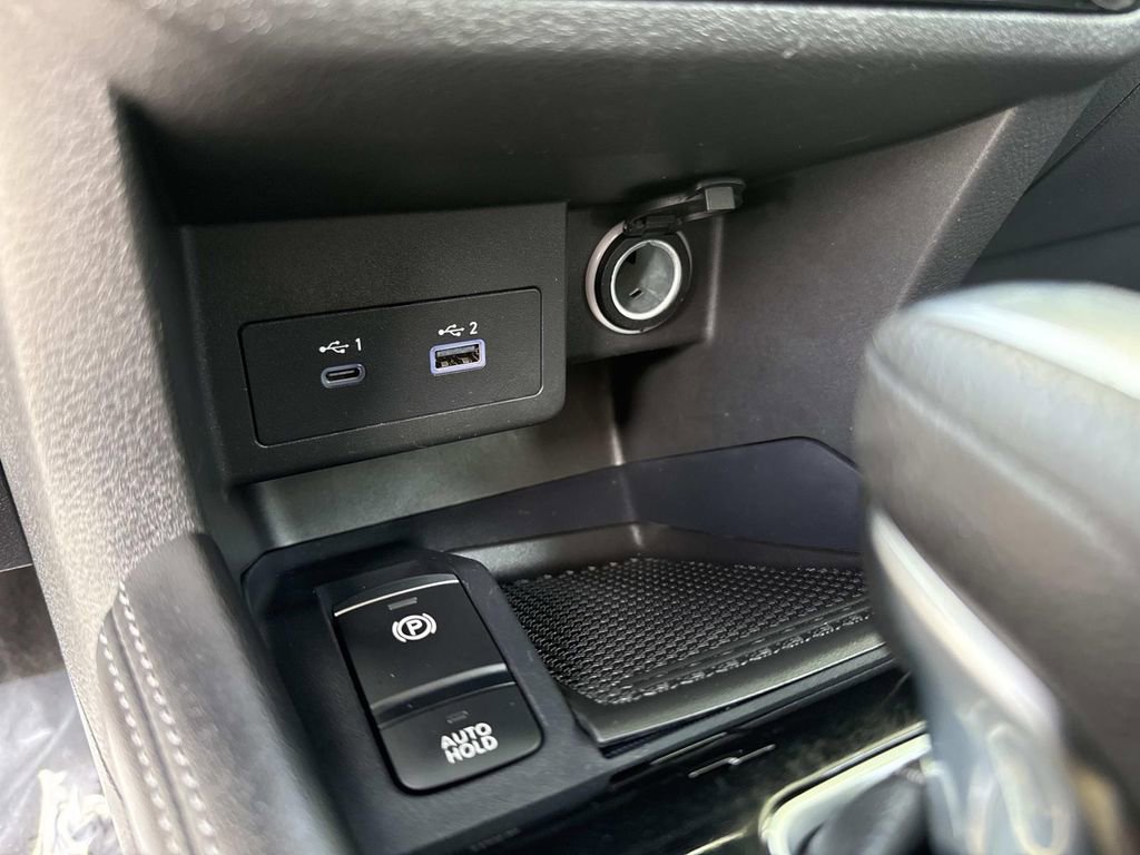 Used 2023 Nissan Kicks SR w/ SR Premium Package FWD image 28