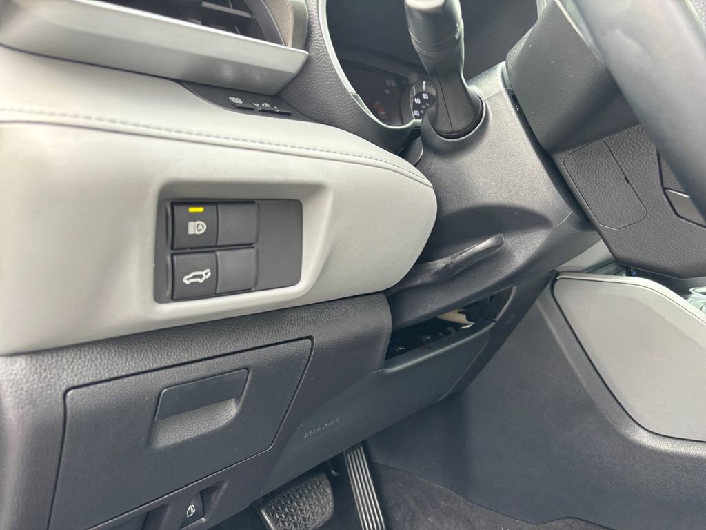 Used 2022 Toyota Highlander XLE AWD/4WD image 21