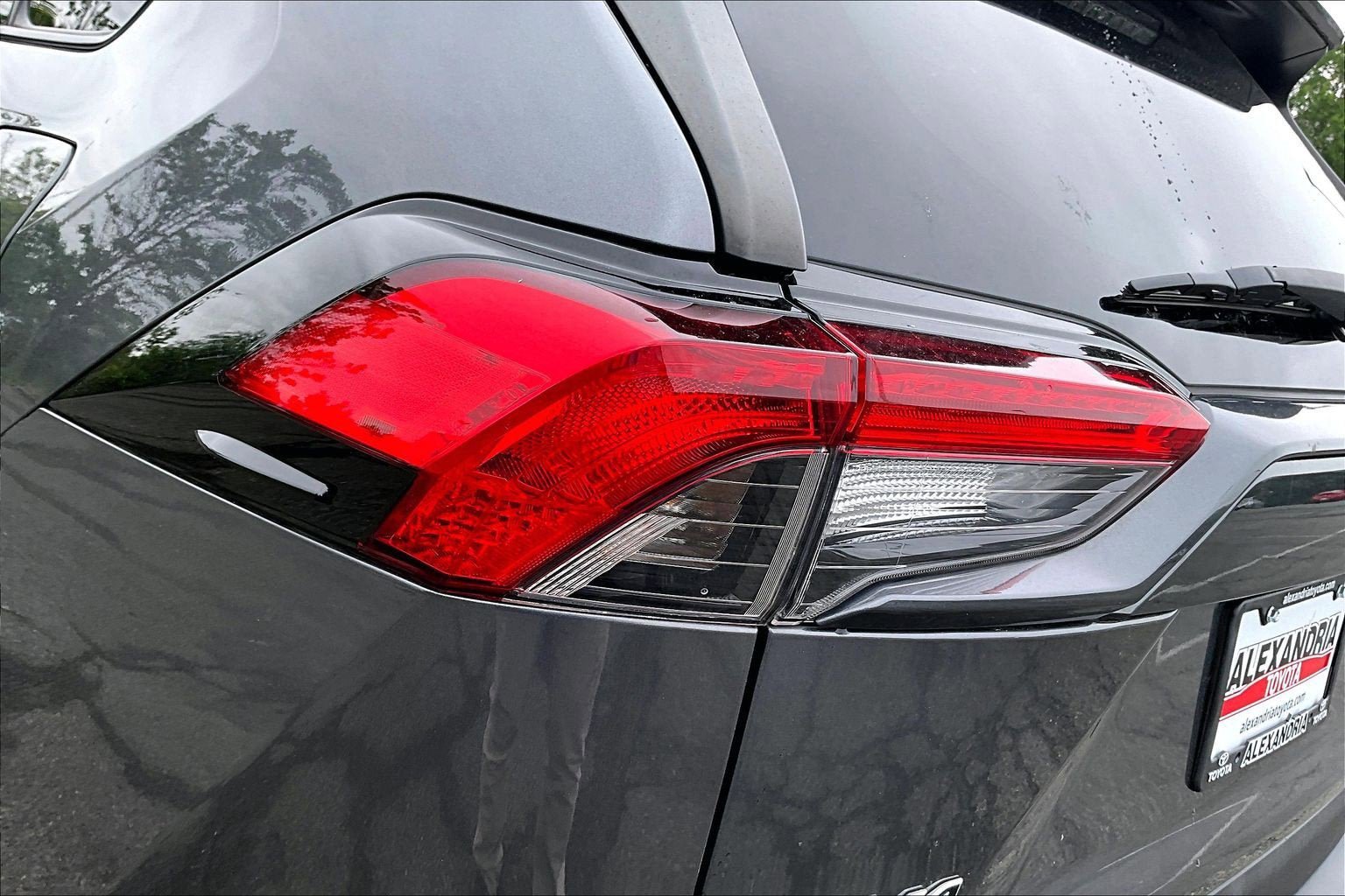 Used 2021 Toyota RAV4 LE AWD/4WD image 27