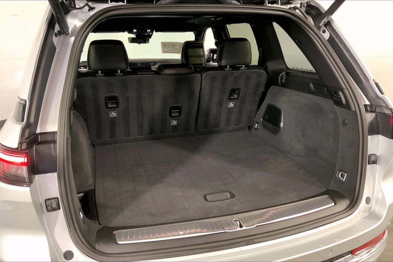 Used 2022 Jeep Grand Cherokee Overland w/ Luxury Tech Group IV image 4
