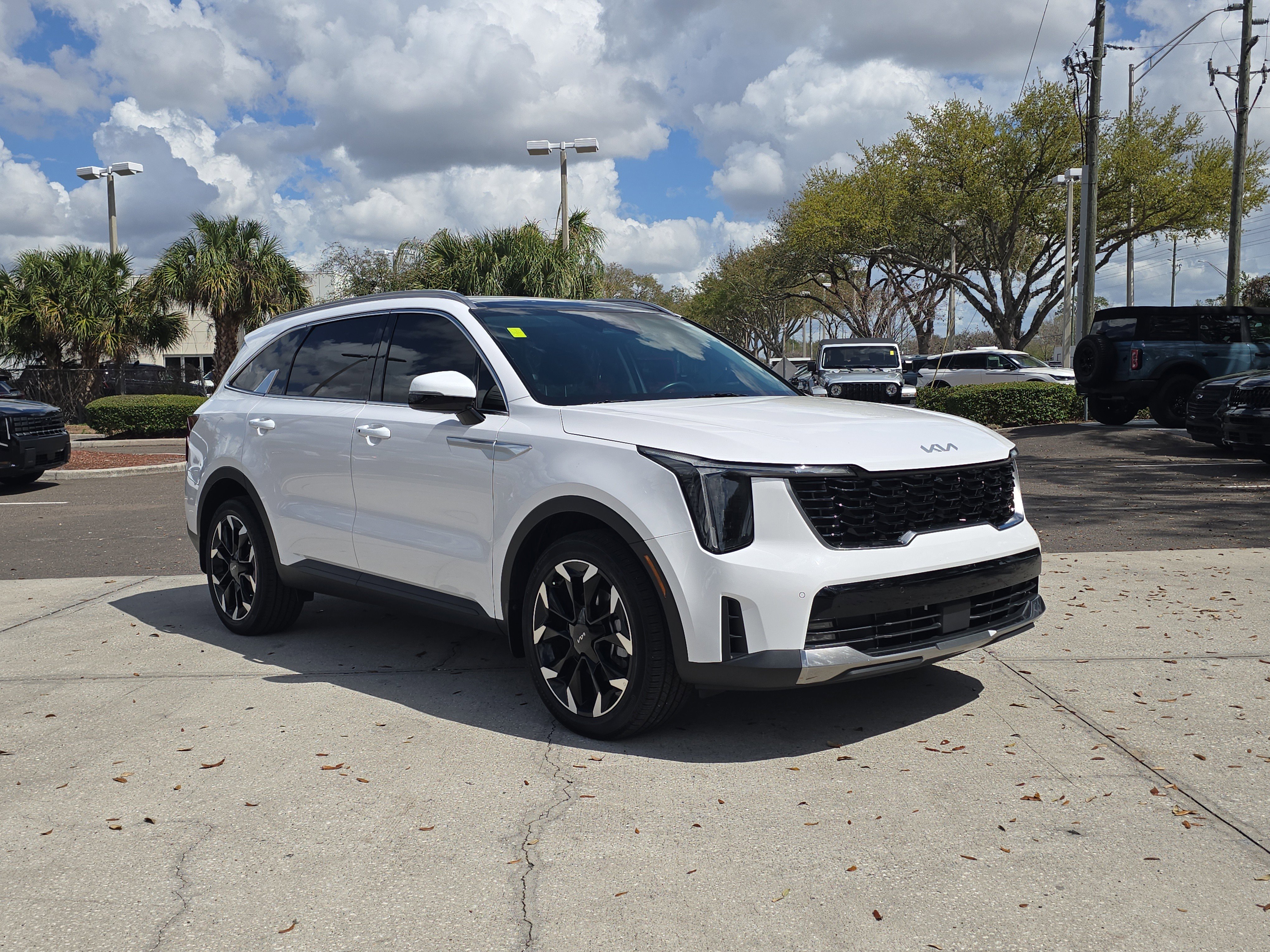 Used 2025 Kia Sorento EX w/ Panoramic Sunroof Package image 2