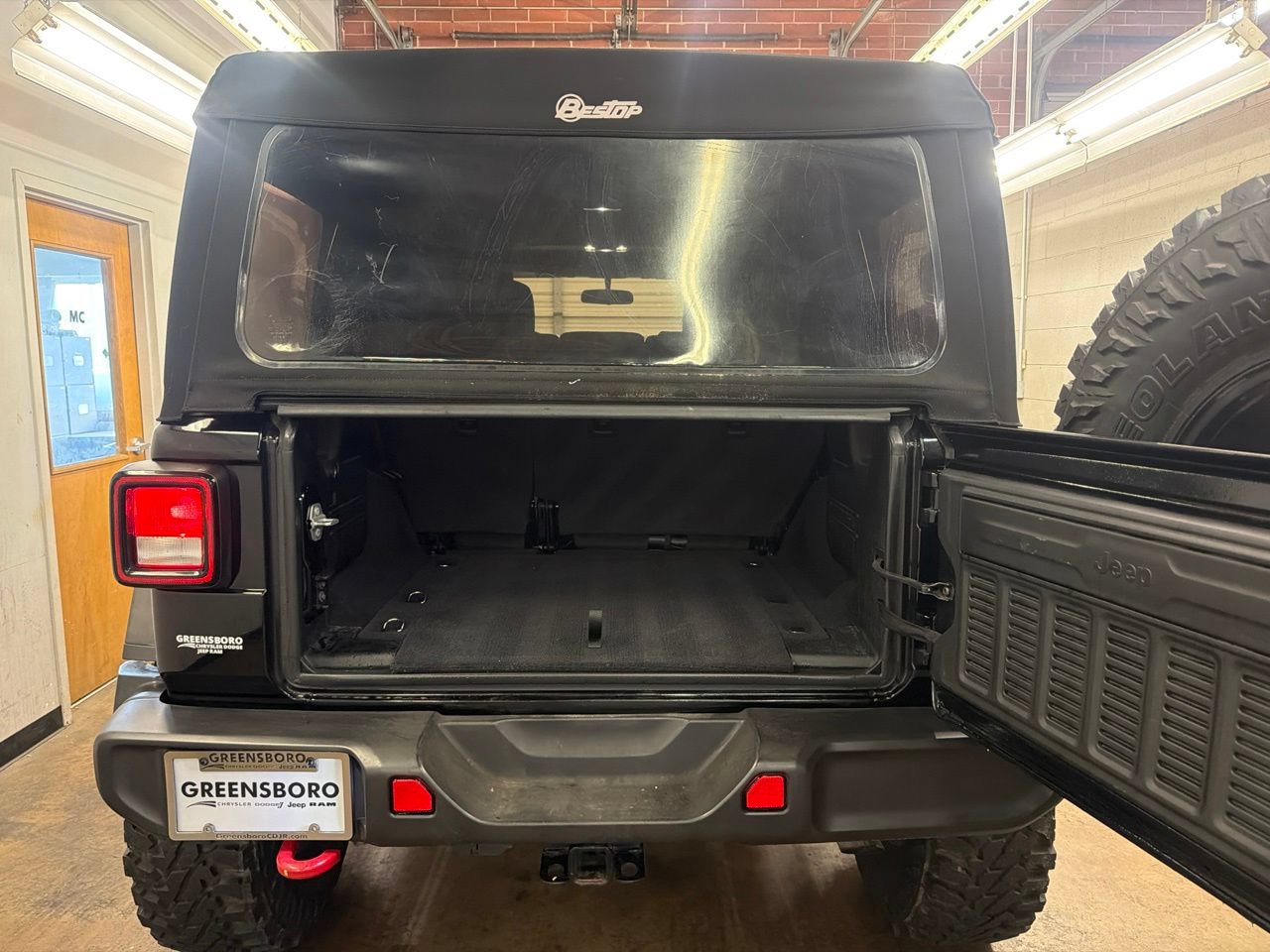 Used 2021 Jeep Wrangler Unlimited Rubicon AWD/4WD image 10