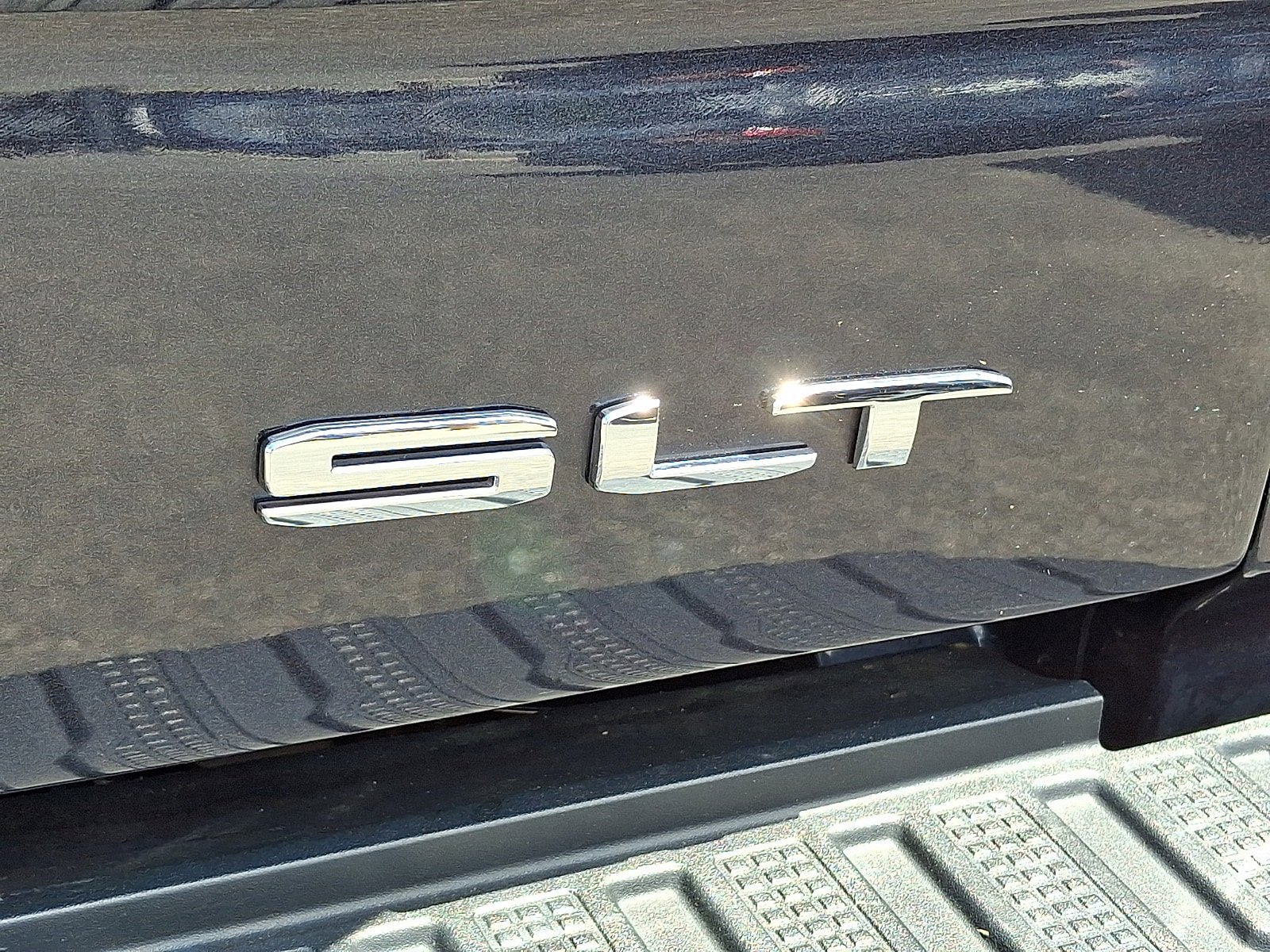 Used 2025 GMC Sierra 1500 SLT AWD/4WD image 30