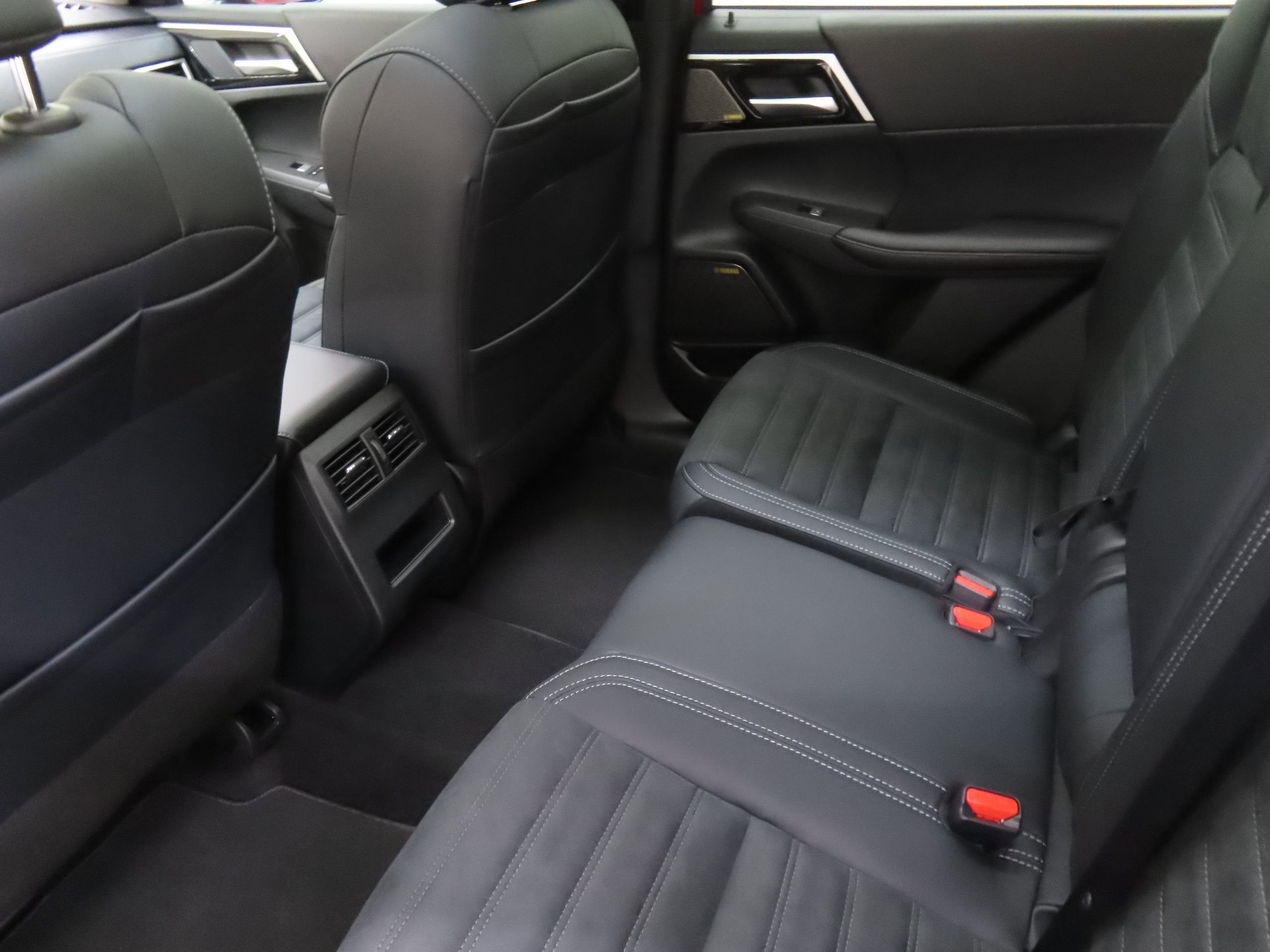 New 2025 Mitsubishi Outlander SE image 22