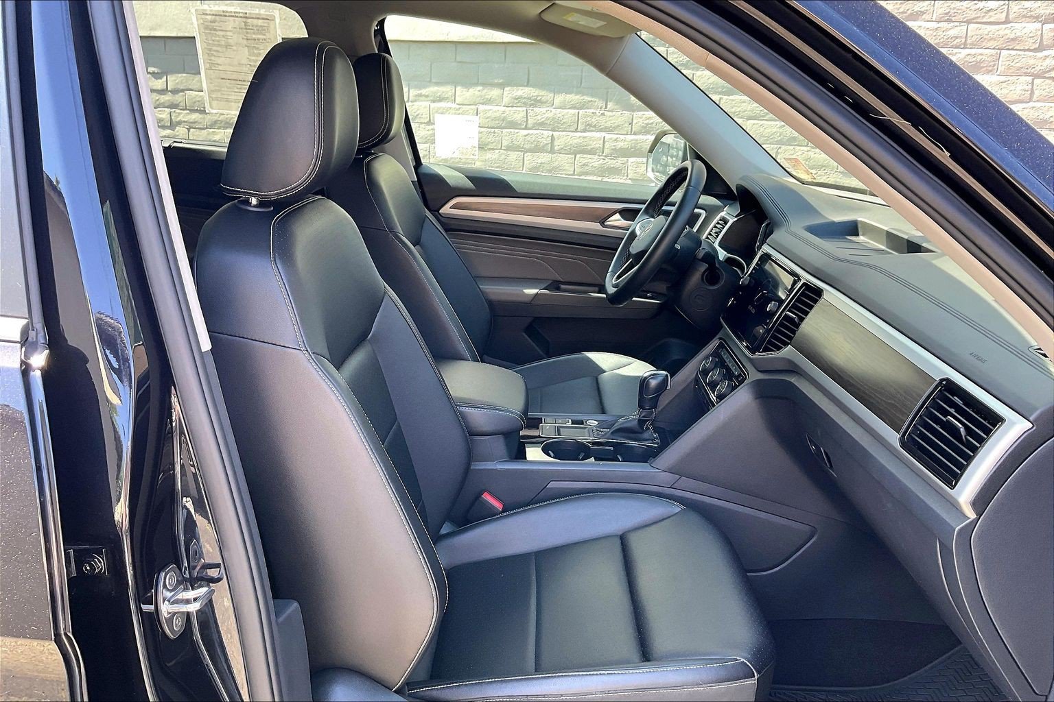 Certified 2023 Volkswagen Atlas SE w/ Panoramic Sunroof Package FWD image 6