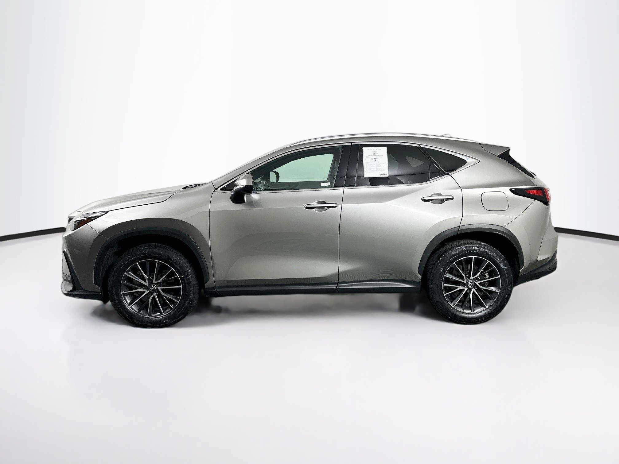 Used 2025 Lexus NX 250 FWD w/ Accessory Package (2T) image 4