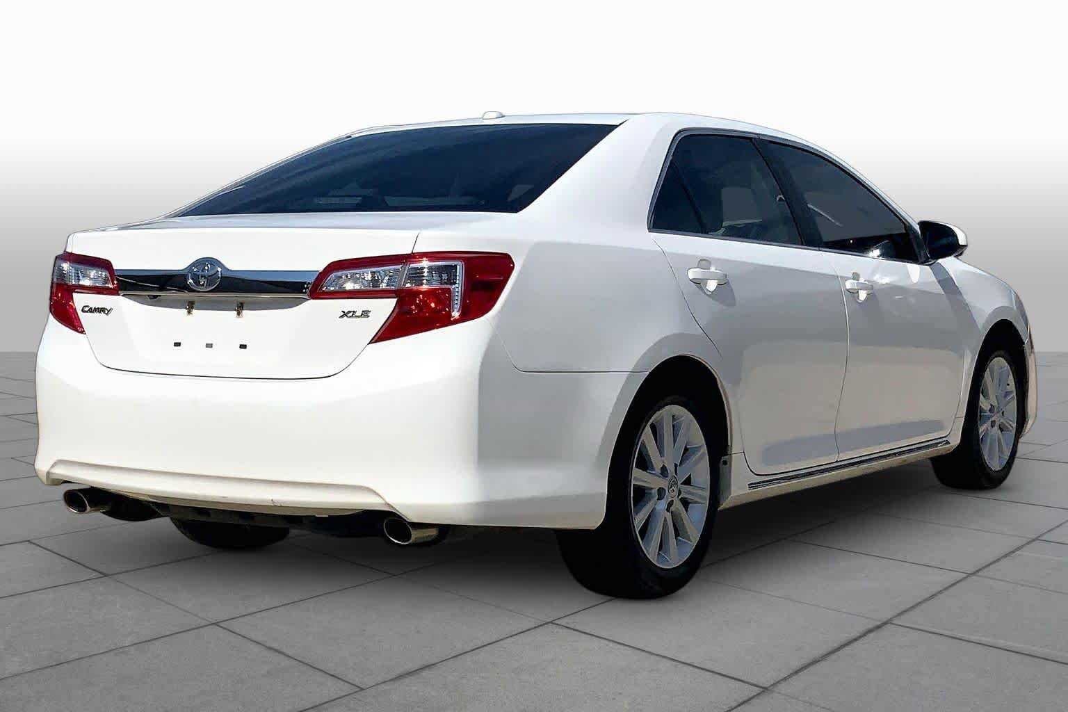 Used 2014 Toyota Camry XLE FWD image 13