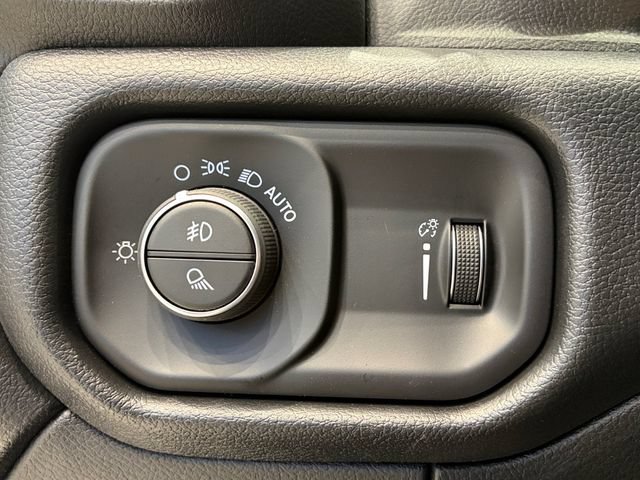 New 2026 RAM 2500 Tradesman w/ Chrome Appearance Group AWD/4WD image 28
