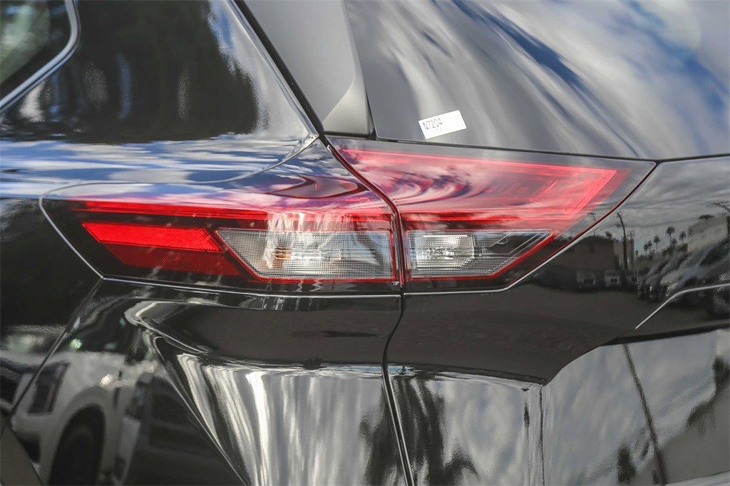 New 2026 Nissan Rogue S image 9