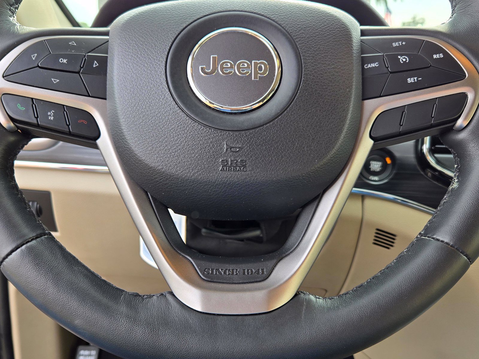 Used 2019 Jeep Grand Cherokee Limited AWD/4WD image 24