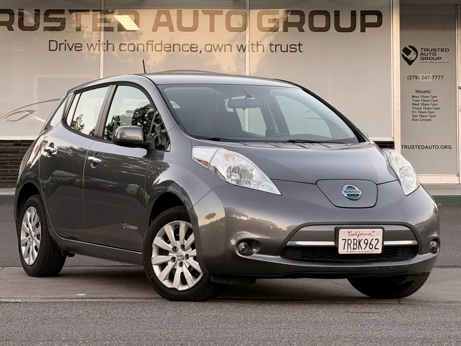 Used 2016 Nissan Leaf S w/ Charger Package FWD image 2